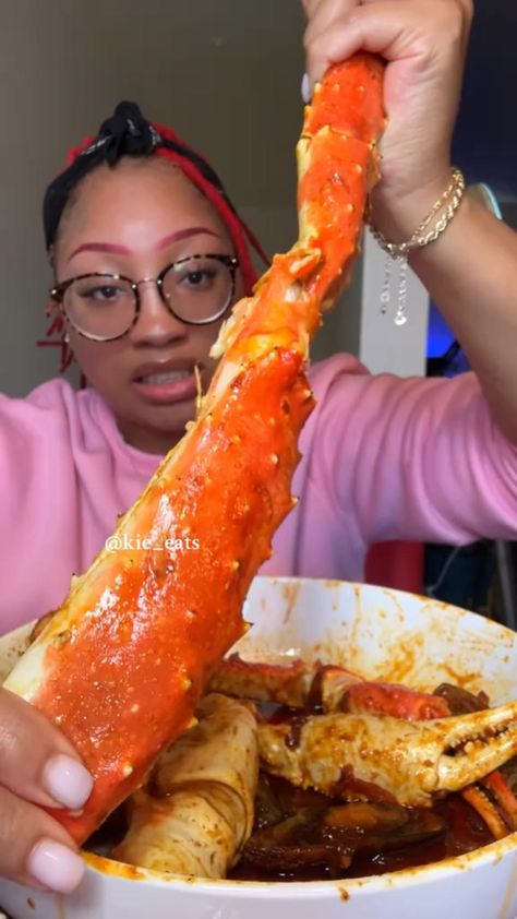 Tiktok: @kie_eats Snow Crab, Most Satisfying Video, King Crab, Seafood Boil, Food Vids, Most Satisfying, Satisfying Video, How To Make Paper, Food Videos