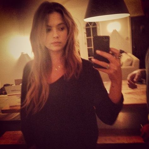 @Ashley Walters Benson's photo: "Bye bye extensions " Ashley Michelle, Ashley Walters, Ashley Benson, Grow On Instagram, Look Alike, Pretty Little Liars, Best Makeup Products, Hair Lengths, Tips And Tricks