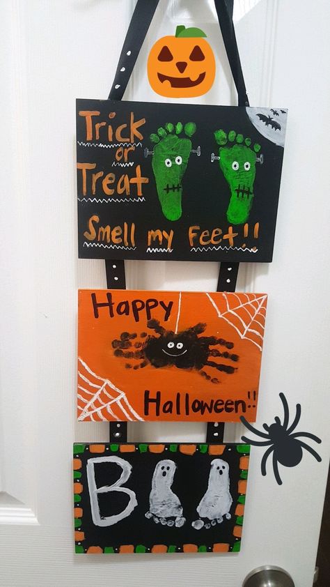 Baby's first Halloween craft Diy Halloween Crafts For Kids, Halloween Handprint Crafts, Diy Halloween Crafts, Halloween Crafts Preschool, Halloween Crafts For Toddlers, Baby Art Projects, Footprint Crafts, Carte Halloween, Baby First Halloween