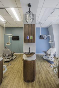 Small Dental Operatory Design, Dental Clinic Consulting Room, Dental Clinic Cabinet Design, Dental Office Design Interiors Ideas, Dental Office Layout, Dental Room Design, Dental Cabinets Design, Aesthetic Dental Clinic, Small Dental Clinic Design