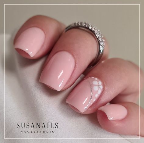 BIAB Nails | NN Treatment | BIAB The Gelbottle | Nailart Flower | Uñas Diseños Fáciles De Hacer | Natural Nails Biab Gel Nails Pink, Pink Natural Nails With Design, Natural Nail Art Ideas, Simple Biab Nail Art, Short Natural Pink Nails, Pink Biab Nail Designs, Cute Biab Nails, Natural Biab Nails, Biab Nails Designs