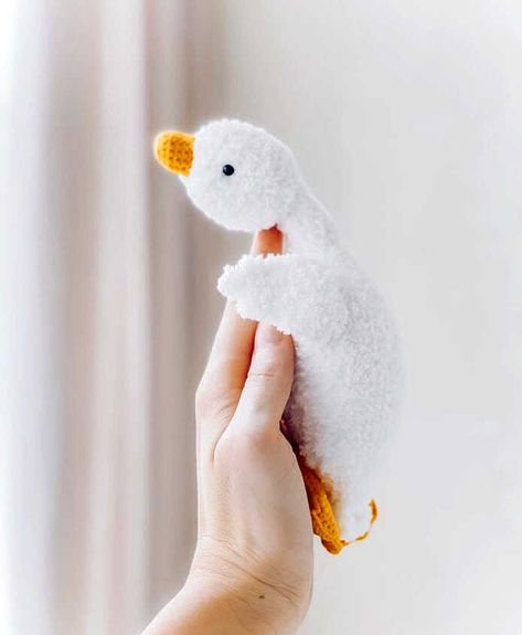 Amigurumi Sweet Goose Free Pattern - Free Amigurumi Goose Crochet Pattern Free, Crochet Duck Pattern Free, Goose Amigurumi, Crochet Goose Pattern, Goose Crochet, Crochet Goose, Diy Plush, Crochet Amigurumi Patterns, Free Crochet Amigurumi