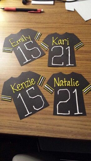 Sport Themed Crafts, Kids Sports Crafts, Olympic Crafts, Sports Theme Classroom, Toddler Sports, Football Crafts, Door Decs, Summer Camp Crafts, Sport Craft