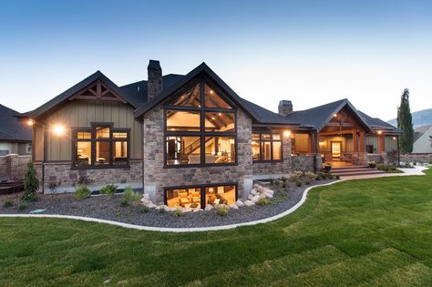 Mountain Side Homes, Limestone Exterior, Contemporary Mountain Home, Lake Ideas, Transitional Exterior, Lodge Homes, Exterior Design Ideas, Lake Front, Mountain Living