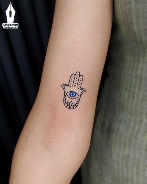 Hamsa Tattoo With Eye, Eye Of Fatima Tattoo, Hamsa Hand Evil Eye Tattoo, Hand Evil Eye Tattoo, Small Hamsa Tattoo Evil Eye, Henna Designs Evil Eye, Hamsa Hand Tattoo Small Evil Eye, Evil Eye Matching Tattoo, Evil Eye Wrist Tattoos For Women