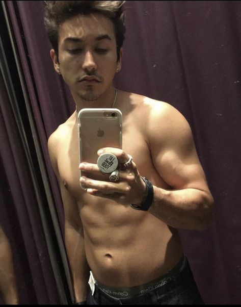 Brennen Taylor, Youtubers, Mirror Selfie