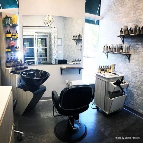 Owning A Salon, Small Salon Suite Ideas, Small Hair Salon, Mobile Beauty Salon, Saloon Decor, Salon Interior Design Ideas, Barber Shop Interior, Home Beauty Salon, Being Your Own Boss