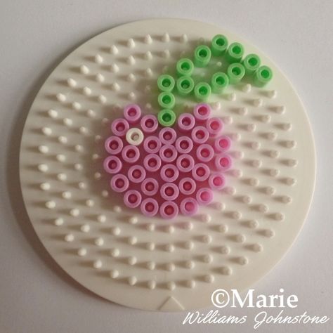 Small Hexagon Perler Bead Patterns, Bead Mania Ideas, Pink Perler Bead Patterns, Pink Perler Beads, Melt Beads Patterns, Hamma Beads Ideas, Easy Perler Bead Patterns, Melty Bead Patterns, Pearl Beads Pattern