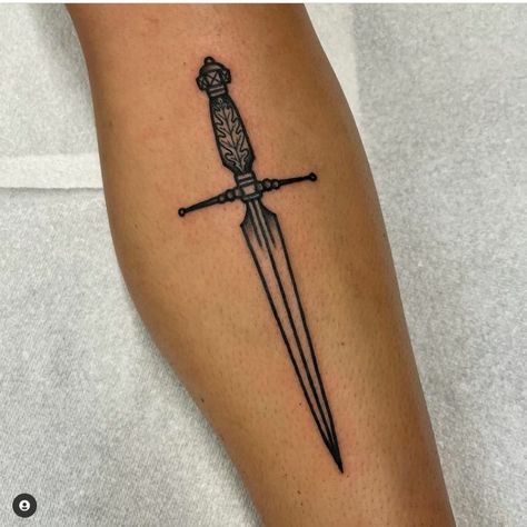 Traditional Swords Tattoo, Knife Behind Ear Tattoo, Women Dagger Tattoo, As Travars Tattoo, Dagger Back Tattoo Women, Dagger Thigh Tattoos Women, Attack On Titan Key Tattoo, Viking Dagger Tattoo, Scimitar Tattoo