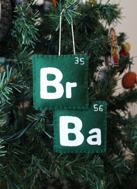 Breaking Bad Ornament | Flickr - Batzie09 Chemistry Ornaments, Nerdy Christmas Tree, Breaking Bad Party, Nerd Christmas, Nerdy Christmas, Geek Christmas, Christmas Science, Felt Ideas, Kris Kringle