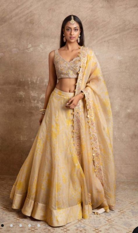 Bollywood Lengha, Garara Dress, Lengha Sari, Arpita Mehta, Steps Dresses, Lehenga Choli Designs, Silk Lehenga Choli, Choli Dress, Cotton Lehenga