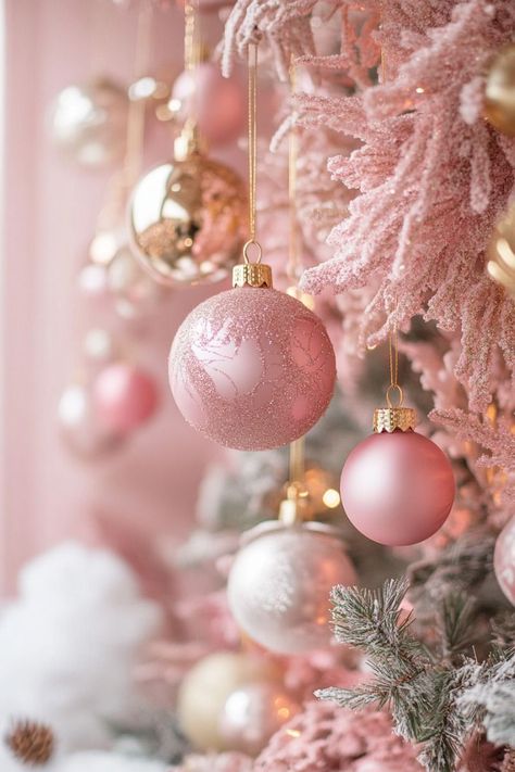 Girlie Christmas Aesthetic, Pink And Gold Christmas Aesthetic, Rose Gold Christmas Wallpaper, Pink Holiday Aesthetic, Christmas Pink Aesthetic, Pink And Gold Aesthetic, Christmas Aesthetic Pink, Navidad Pink, Pink Christmas Wallpaper