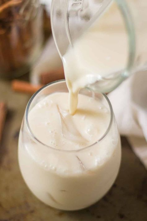 Coconut Horchata, Vegan Horchata, Horchata Drink, Mexican Drink Recipes, Homemade Horchata, Horchata Recipe, Taco Place, Agua Fresca Recipe, Vegetarian Sweets