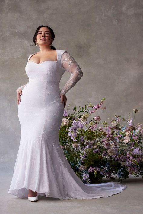 The Eloquii Spring Bridal Collection Wows with Options for the Plus Size Bride-to-Be! The Eloquii Spring Bridal Collection just dropped, right on time for our Plus Bridal Week! Of course we are here to share the details for the newly engaged plus size bride-to-be! #plussizefashion #plussizebridal #plussizewedding Plus Size Elopement Dress, Wedding Dress Mermaid With Sleeves, Plus Size Wedding Dresses Curvy Bride, Wedding Gown With Sleeves, Dress For Chubby, Plus Wedding Dresses, Big Wedding Dresses, Plus Size Brides, Plus Size Wedding Dresses