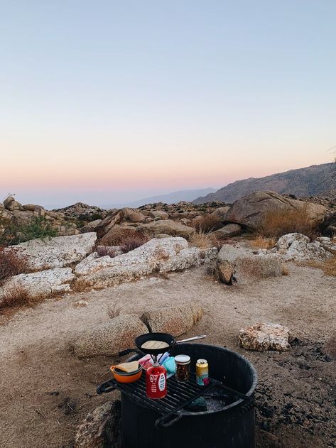 desert camping aesthetic. sunset desert camping. sunset camping photography. desert camping essentials. camp kitchen. Desert Camping Aesthetic, Camp Dinner, Camping Desert, Hiking Desert, Camping Date, Camping Sunset, Desert Camping, Alan Grant, Sunset Desert