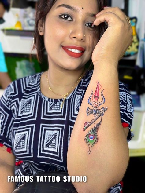 Mor Pankh Tattoo On Hand, Mor Pankh Tattoo, Peacock Feather Tattoo Design, Trishul Design, Mahakal Tattoo, Ohm Tattoo, Buddha Eyes, Indian Tattoo Design, Delicate Tattoos For Women