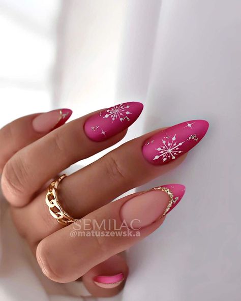 60 Fun Christmas Nails to Copy in 2022 Christmas Naildesign, Christmas Nails Winter, New Years Nail Designs, December Nails, Cute Christmas Nails, Christmas Gel Nails, Her Nails, Snowflake Nails, Christmas Nails Acrylic