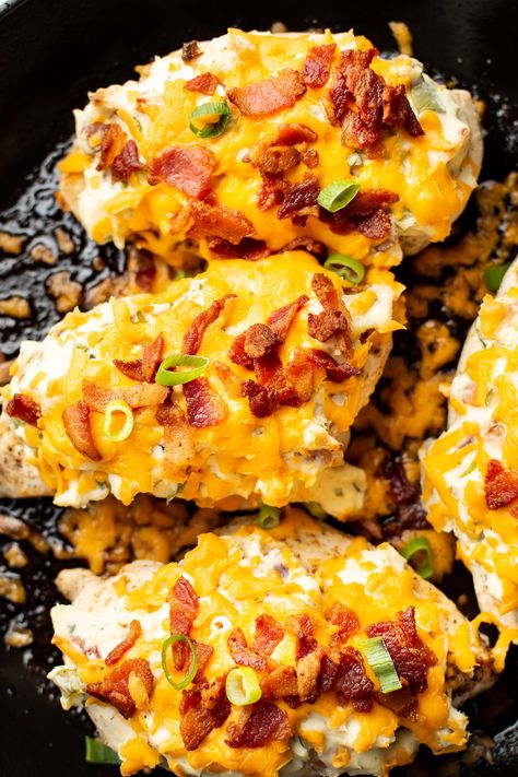 This cheesy chicken bacon ranch recipe is so good that everyone will want seconds! That cream cheese topping is incredible. Chicken Recipe Oven, Baked Salsa Chicken Recipe, Baked Salsa Chicken, Chicken Recipes With Cream Cheese, Salsa Chicken Recipe, Boursin Recipes, Cheesy Chicken Recipes, Chicken And Cheese Recipes, Chicken Vegetable Soup Recipes