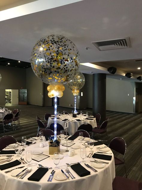 Table Decor Gala Table Centerpieces, Led Balloon Centerpieces, Table Centerpieces For Graduation Party, Table Top Balloon Centerpieces, Prom Table Decorations, Balloon Party Decor, Graduation Table Centerpieces, Balloon Table Centerpieces, Christmas Gala