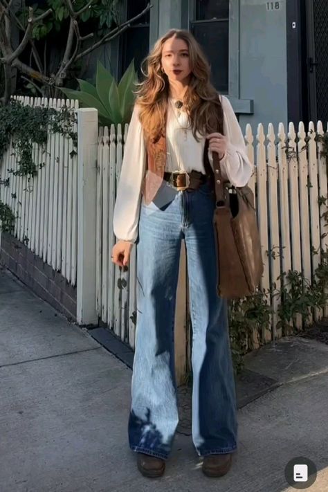 70s Jeans Aesthetic, Best Western Outfits, Vintage Outfits Summer Retro, Fashion Outfits 70s Style, Corset Over Turtleneck Outfit, 60s Clothing Style, Courdory Pants Outfits Women, Retro Outfit Aesthetics, 70s Style Winter Outfit