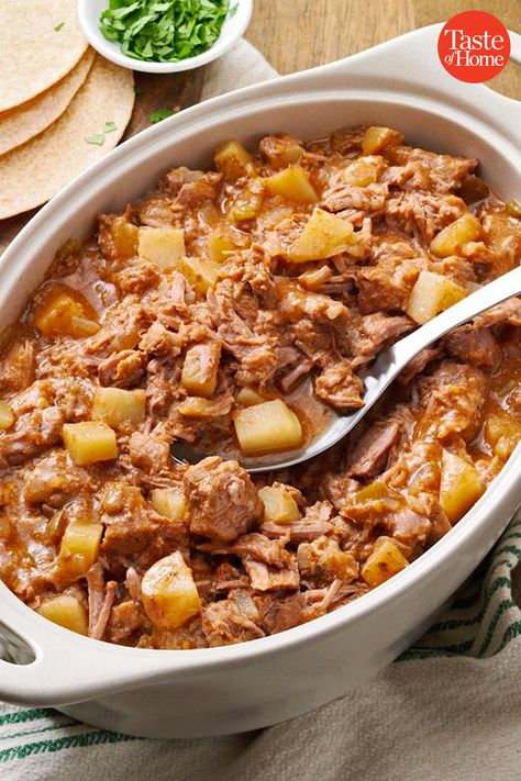 Supper Ideas For Large Group, Crockpot Chicken Potluck Recipes, Easy Meat Recipes For A Crowd, Summer Main Dishes For A Crowd, Potluck Brunch Recipes, Potluck Meat Dish Ideas, Pot Luck Meat Dishes, Chicken Potluck Dishes, Brunch Main Dish Ideas