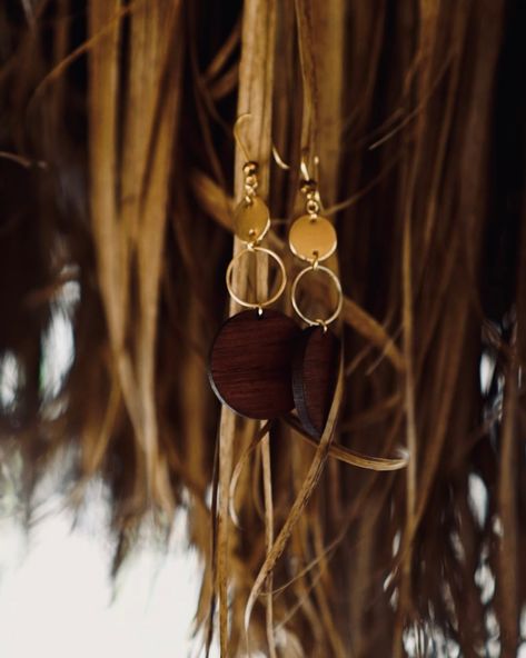 Wood Earrings and gold plated 18k hoop. Good for a boho chic style for you outfit ✨ Check more products here ⬇️ mialmajewel.etsy.com Shipping all over the world ✈️ Boho Chic Style, Outfit Check, Wood Earrings, Boho Chic Fashion, Chic Style, Boho Chic, Gold Plate, Plating, Wood