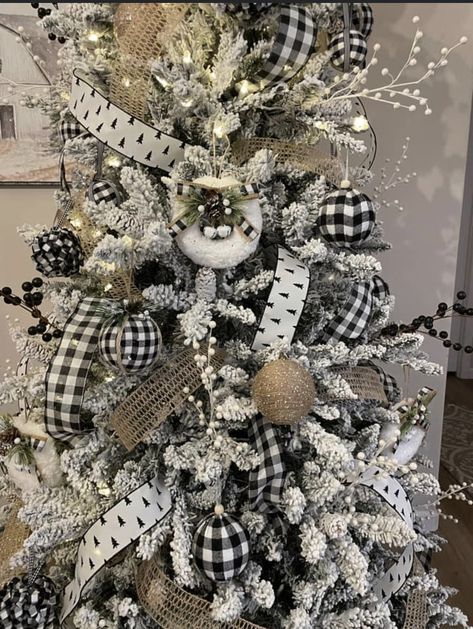 White Buffalo Plaid Christmas Tree, Black White Christmas Tree, Black Christmas Tree Decorations, Black Christmas Decorations, Buffalo Plaid Christmas Decor, Christmas Tree Kit, Black White Christmas, Tree Inspiration, Buffalo Plaid Christmas Tree