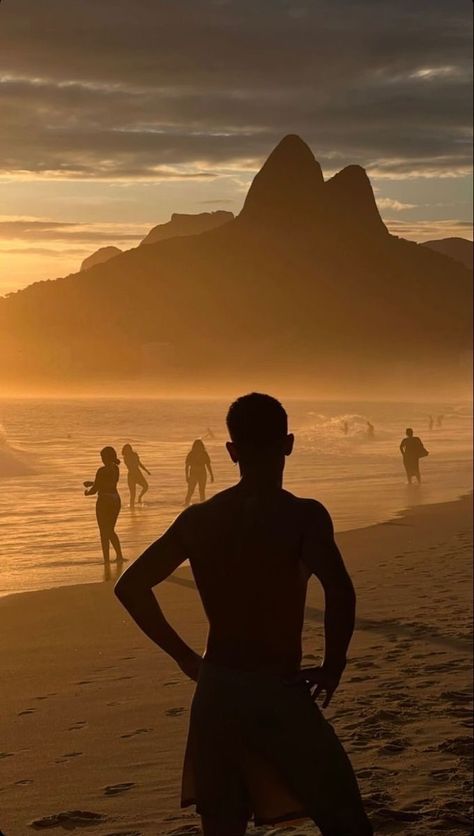 Best Tinder Photos Men, Rio De Janeiro Photo Ideas, Beach Photography Ideas, Beach Puppy, Urban Photography Portrait, Summer Shots, Beach Photo Inspiration, Vacation Photography, Conceptual Photography