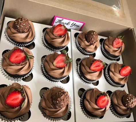 Chocolate Covered Strawberry Cupcakes, Chocolate Strawberry Cupcakes, Cupcake Business, Business Folder, Elegant Desserts, Creative Birthday Cakes, Creative Birthday, Different Cakes, Awesome Cakes