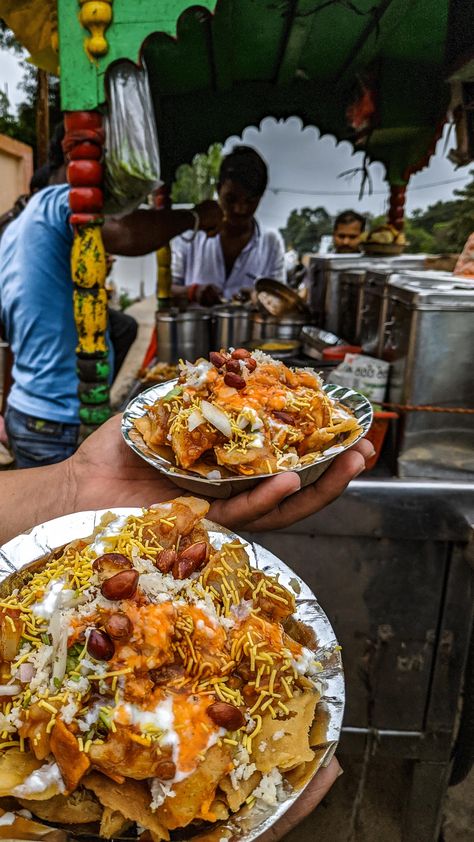 Chaat Recipe Street Food, Chaat Street Food, Food Collage, Rabbit Stew, Patna Bihar, Streak Ideas, Carnival Food, Chaat Recipe, Indian Street