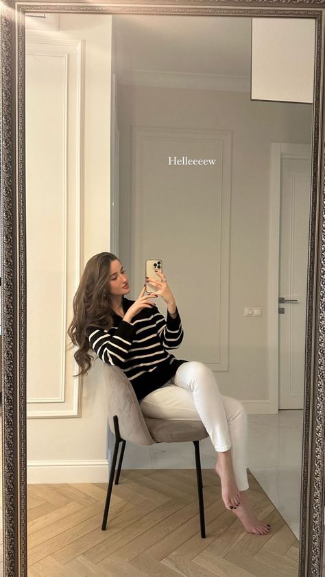 Luxury Lifestyle Girly, Mirror Picture, Classy Lady, Photographie Portrait Inspiration, Casual College Outfits, Mode Abaya, Effortlessly Chic Outfits, Casual Day Outfits, Classy Photography