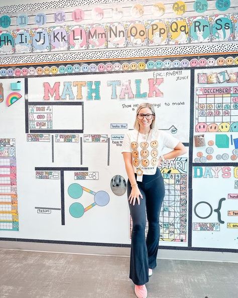 Math Wall Elementary, Teacher Pegboard, Writing Wall Classroom, Math Wall Classroom, Whiteboard Decoration Ideas Classroom, 4th Grade Math Classroom Setup, Classroom Math Wall, Math Whiteboard, Cottage Classroom