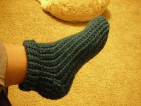 Knitting Loom Projects, Knit Slipper Socks, Sock Loom, Round Loom Knitting, Circle Loom, Loom Knitting Tutorial, Loom Knitting Stitches, Loom Projects, Knifty Knitter