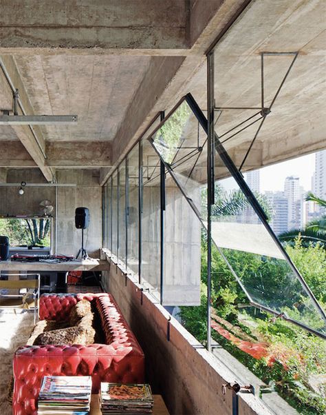 Concrete Home, Steel Windows, Concrete House, Design Hotel, A Living Room, Window Design, Interior Design Trends, 인테리어 디자인, Interior Architecture Design