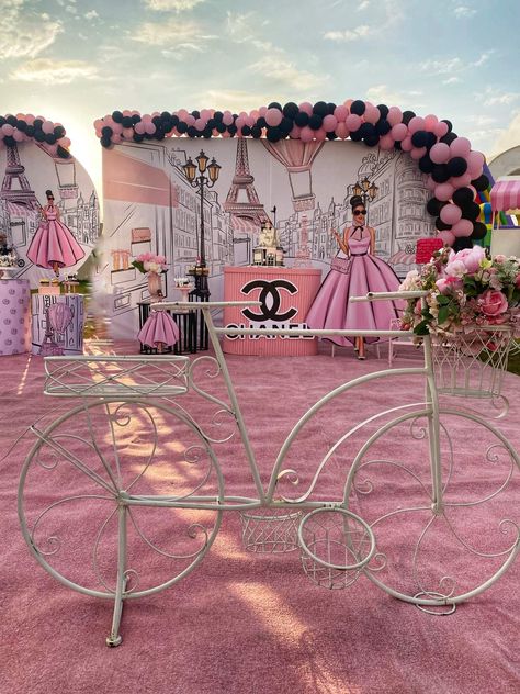 Fashion Show In Paris | CatchMyParty.com Fashion Birthday Party Ideas, Fashionista Birthday Party, French Carnival, Paris Theme Party Decorations, Paris Birthday Party Ideas, November Party, Paris Party Decorations, Parisian Birthday Party, Parisian Party Theme