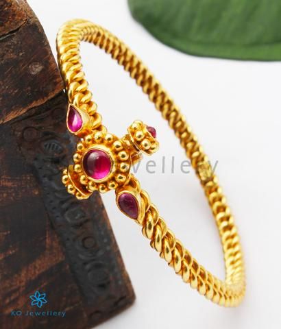 Fashion Jewelry Necklaces Gold, Traditional Bangles, Gold Temple Jewellery, Gold Items, Gold Jewelry Outfits, Casual Frocks, Saree Jewellery, Gold Bangle Set, Modern Gold Jewelry