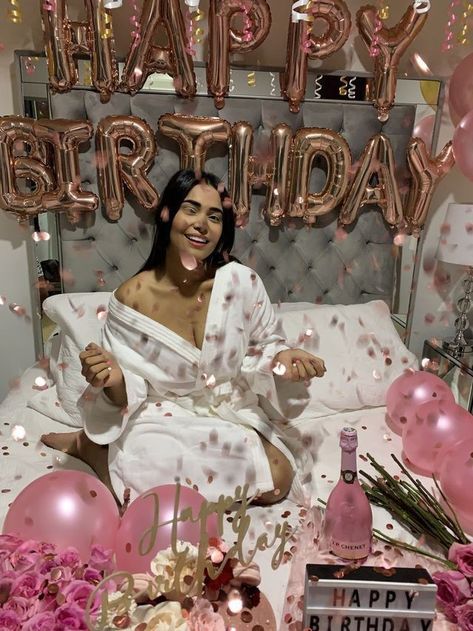 23rd Birthday Decorations, Birthday Balloons Pictures, Happy Birthday Decor, Birthday Room Decorations, Birthday Party Photography, 32 Birthday, Birthday Goals, Cute Birthday Pictures, 21st Birthday Photoshoot