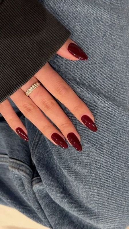 Thanksgiving Red Nails, November Nails Solid Colors, Fall Nails Inspo 2024, Nails For Pale Skin, Thanksgiving Nails Design, Early Fall Nails, Thanksgiving Nails Color, Nails September, November Nail Designs