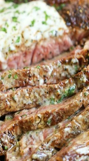 Steak with Garlic Parmesan Cream Sauce Garlic Parmesan Cream Sauce, Cooking Steak, Steak Sandwiches, Wallpaper Food, Parmesan Cream Sauce, Easy Steak Recipes, Easy Steak, Beef Tips, Steak Fajitas