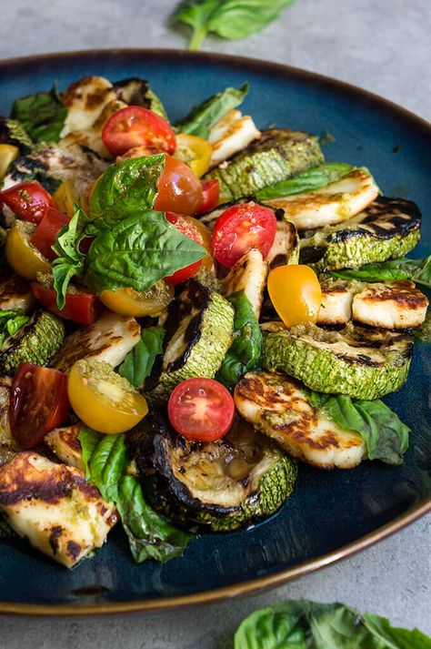 Halloumi Cheese, Grilled Halloumi, Fruit Salads, Think Food, Mediterranean Diet Recipes, Summer Squash, Food Goals, Light Recipes, Summer Salads