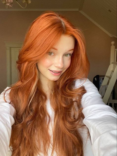 Orange Wavy Hair, Hairstyles Names, Pretty Red Hair, Female Urinal, Girls Y2k, Ginger Hair Color, Beautiful Red Hair, Hair Stylies, Redhead Beauty