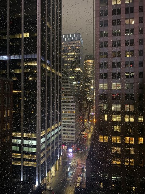 Nyc Rain, Nyc Dream, Happy Aesthetic, City Rain, Media Magazine, Loose Pullover Sweater, Surface Tension, London Trip, Nyc Girl