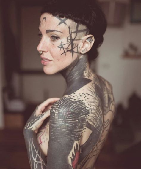 Michela Bottin Full Face Tattoo, Face Tattoos For Women, Badass Female, Blackout Tattoo, Epic Tattoo, Tattoed Women, Body Suit Tattoo, Female Tattoo Artists, Gorgeous Tattoos