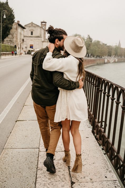 neutral earthy color palette outfit for engagement photoshoot Cozy Couple Photoshoot, Couple Photoshoot Outfit Ideas, Couple Photoshoot Outfits, Cozy Couple, Photoshoot Outfit Ideas, Engagement Picture Outfits, Fall Engagement Pictures, Couple Outfit Ideas, Engagement Photography Poses