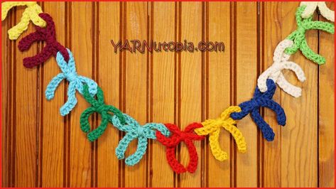 Crochet Tutorial: Bow Garland « YARNutopia by Nadia Fuad Crochet A Bow, Crochet Bows Free Pattern, Crochet Christmas Garland, Bow Garland, Crochet Bunting, Foundation Single Crochet, Crochet Garland, Crochet Bows, Diy Garland