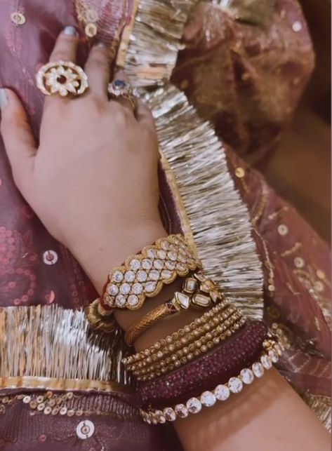 Rajputi Jewellery Royal Set, Bangles Ideas, Rajputana Culture, Rajput Jewellery, Rajasthani Dress, Rajputi Jewellery, Red Bangles, Rajputi Dress, Bridal Necklace Designs