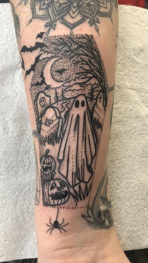 Spooky halloween coffin tattoo by John Cheetham x Coffin Tattoo, Halloween Tattoos Sleeve, Crochet Tattoo, Autumn Tattoo, Birthday Tattoo, Ghost Tattoo, Halloween Coffin, Sweet Tattoos, Spooky Tattoos