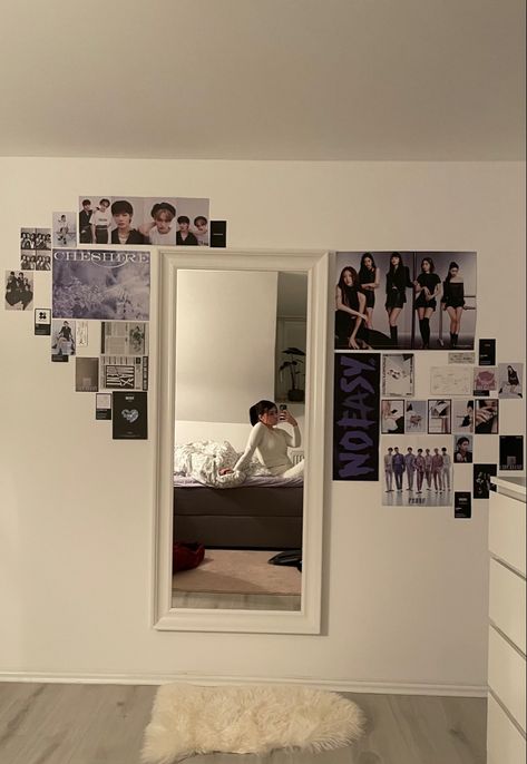 Minimalistic K Pop Room Ideas, Subtle Kpop Room Decor, Vision Board Bedroom Wall, Kpop Cd Display, Jungkook Room Decor, Poster Wall Kpop, Bts Wall Decor Ideas, K Pop Bedroom Ideas, Kpop Wall Ideas