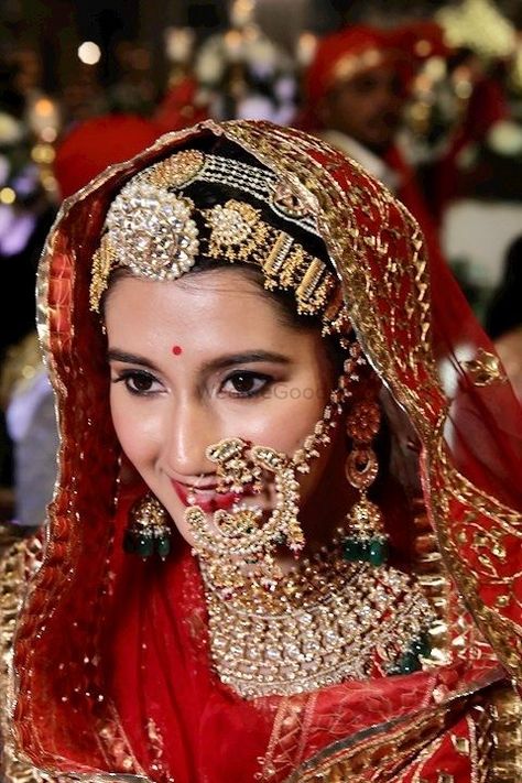 Photo By Makeovers by Saloni Patni - Bridal Makeup Rajasthani Bride Makeup, Rajputana Bridal Look, Rajput Bridal Look, Rajputani Poshak For Bride, Rajput Bride Royal, Rajwada Bridal Look, Rajasthani Bride Traditional, Royal Rajasthani Bride, Rajasthani Bridal Look