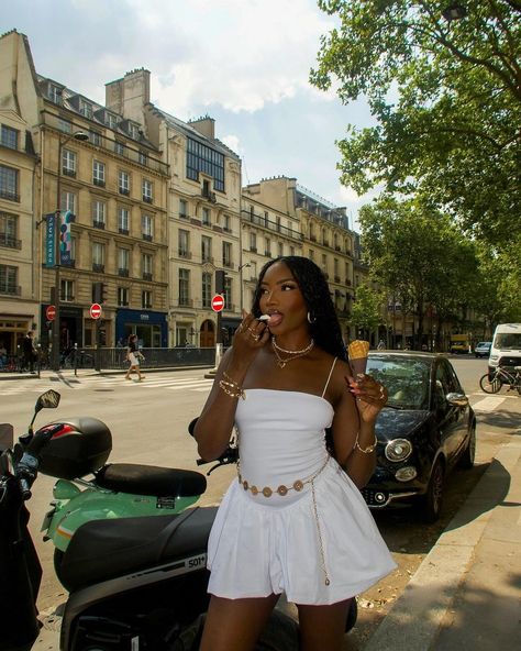 Paris Girl Aesthetic, Pretty Dark Skin, Greece Outfit, Paris Girl, European Summer Outfits, Shorts Outfits Women, Italy Outfits, Black Femininity, Mia 3